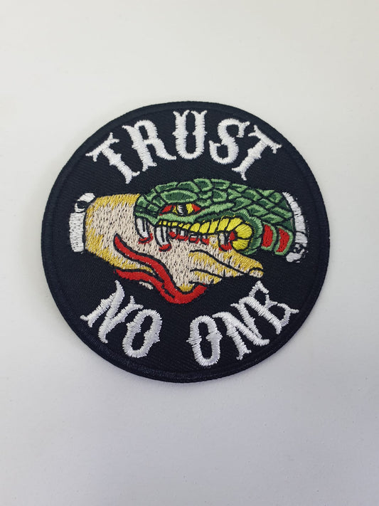 Parche personalizado Trust No One