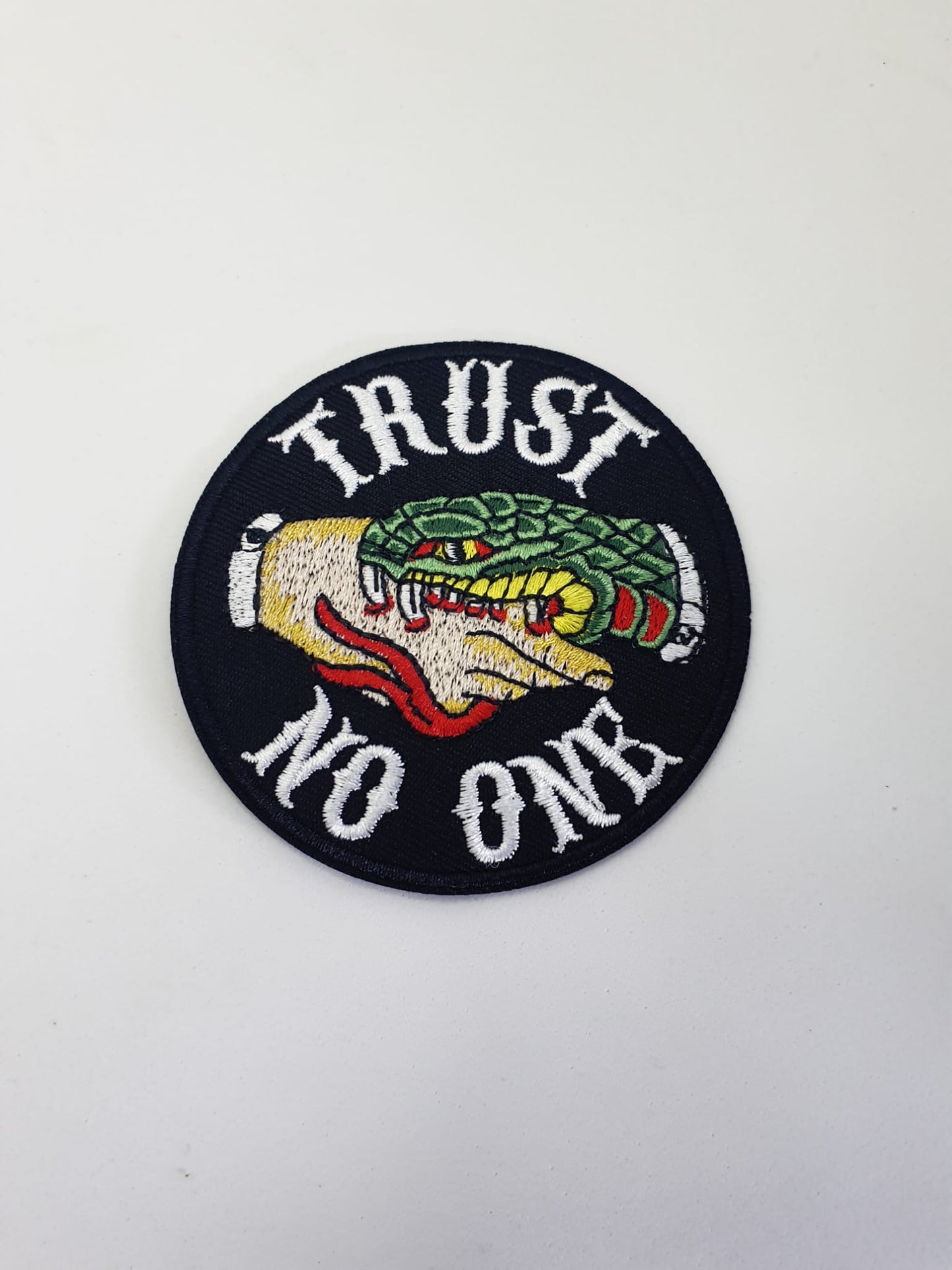 Parche personalizado Trust No One